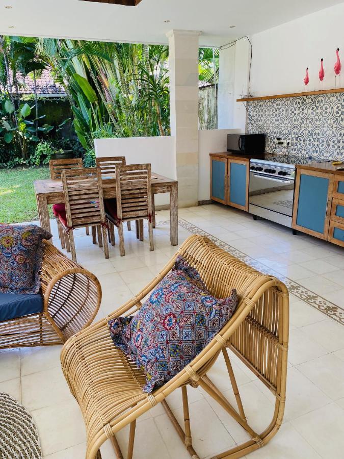 Villa Biru - 500M Batubelig Beach Canggu Екстериор снимка