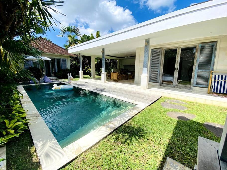 Villa Biru - 500M Batubelig Beach Canggu Екстериор снимка